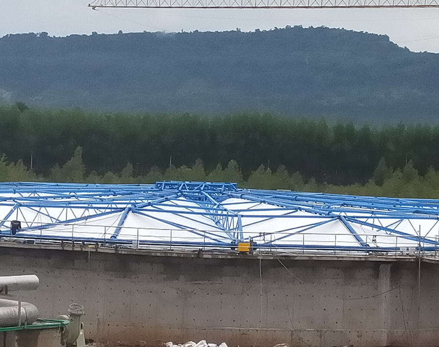 佛蘭公司在老撾沙灣隨動(dòng)式污水池反吊膜加蓋工程圓滿完工！