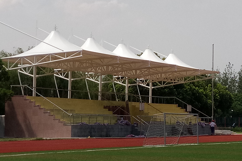 學(xué)校體育場(chǎng)看臺(tái)膜結(jié)構(gòu)吊裝 學(xué)校體育場(chǎng)看臺(tái)膜結(jié)構(gòu)吊裝