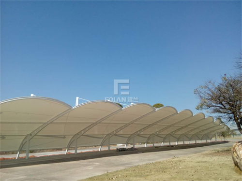 秋高氣爽，愛車還在外曝曬雨淋？佛蘭空間為您支招膜結(jié)構(gòu)停車棚