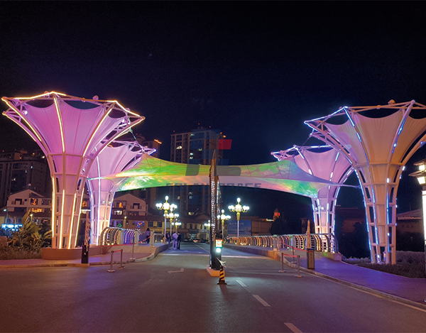 云南宜良鄉鴨湖小區膜結構停車棚及主入口項目