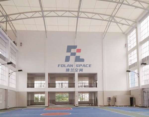 云南曲靖財經學校籃球場